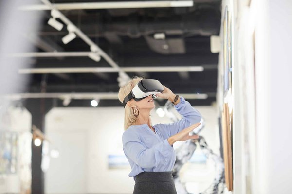 How Can UK Art Galleries Use Virtual Reality to Curate Interactive Exhibits?