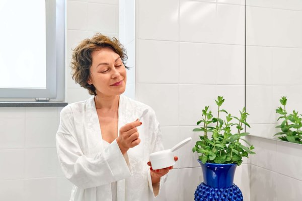 What Are the Best Hand Lotion Brands for Dry Skin Prone Professionals?